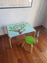 Tavolino in legno Gufetto Lou con sedia abbianta