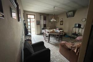 Casa padronale con portici e ampio cortile