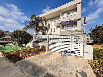 Villa con porticato recente costruzione