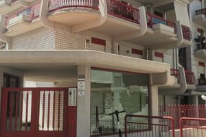 Trivani e bagno con posto auto V.le Virgilio