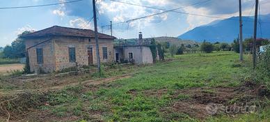 Casa indipendente su un livello via Lungo Fibreno