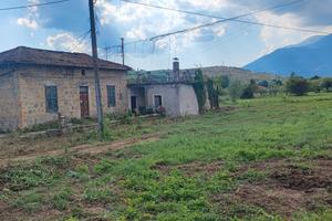 Casa indipendente su un livello via Lungo Fibreno