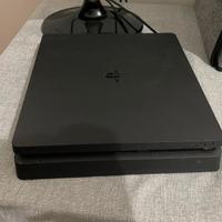 Playstation 4 500 GB+ 2 giochi + 2 joystick
