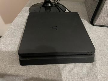 Playstation 4 500 GB+ 2 giochi + 2 joystick