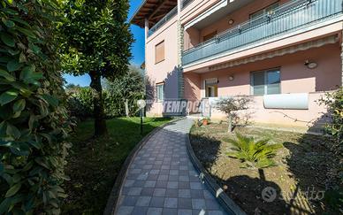 QUADRILOCALE CON GIARDINO, TAVERNA E BOX !