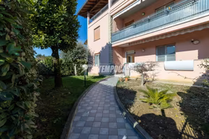 QUADRILOCALE CON GIARDINO, TAVERNA E BOX !