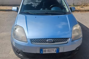 FORD FIESTA IN PERFETISSIME CONDIZIONI TUTTA  FUNZ