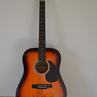 Chitarra acustica autografata da maurizio solieri