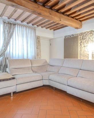 Appartamento di 181 m² con più di 5 locali e posto