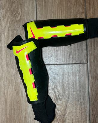 Parastinchi Nike Charge - Nero, Giallo Fluo, Rosa