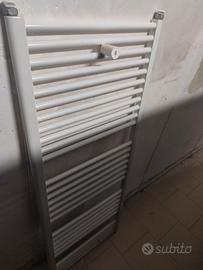 Box doccia lavatoio e scaldasalviette