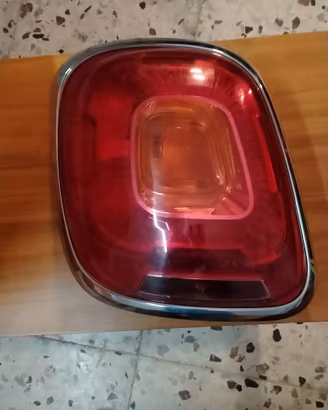 fanale posteriore sinistro con bordo cromato 500x 