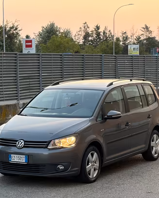 Vw TOURAN 1.6d 6 marce 7 posti anno 2013 pronta pe