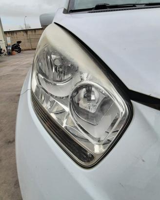 KIA VENGA 2015 - FARO ANTERIORE DESTRO