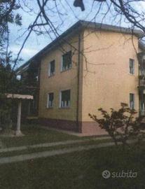 Immobile in asta di 215 m² con 5 locali e box auto