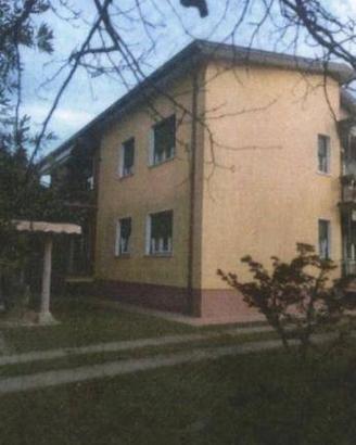 Immobile in asta di 215 m² con 5 locali e box auto