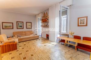 TRILOCALE CON BOX DOPPIO E CANTINA