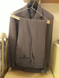 vestito completo con gilet elegante da uomo