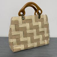 Borsa da donna con trama intrecciata. In juta