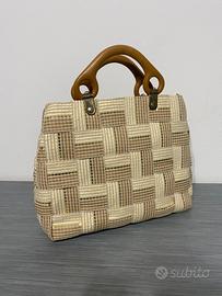 Borsa da donna con trama intrecciata. In juta