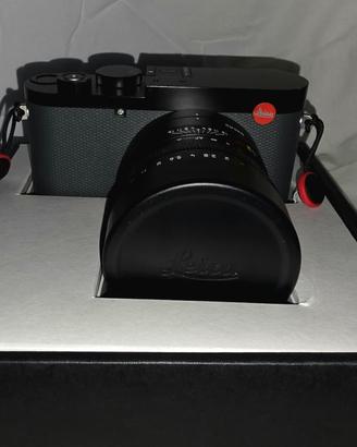 Leica Q3 43 con accessori