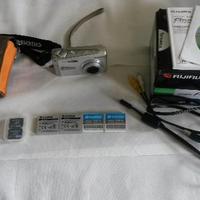 Fuji Finepix F650 (difettosa) e accessori