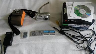Fuji Finepix F650 (difettosa) e accessori