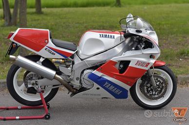 Yamaha FZR 750 R OWO1