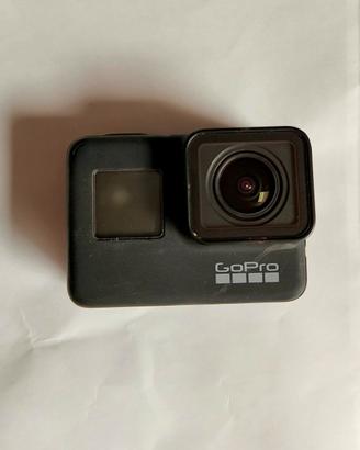 GoPro 7 Black Edition  più accessori. 