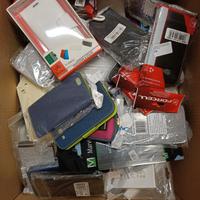 stock di circa 60 custodie smartphone