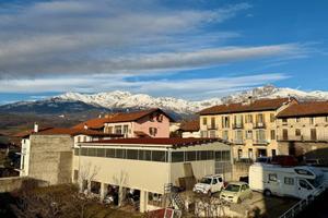 Appartamento di 131 m² con 4 locali e box auto a O