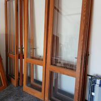 Infissi in legno pitch-pine.