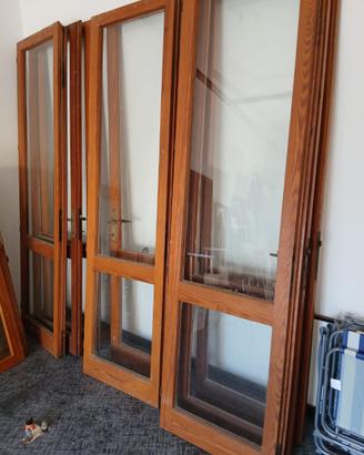 Infissi in legno pitch-pine.