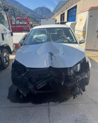 VOLKSWAGEN Polo 1.6 TDI DPF 5 porte incidentata