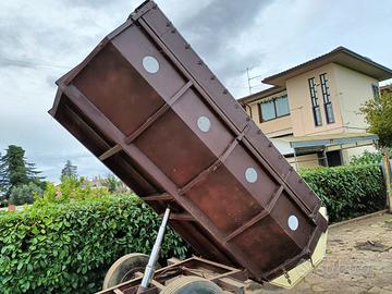 Vasca con ribaltabile per trattore