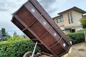 Vasca con ribaltabile per trattore