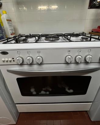 Cucina a gas 5 fuochi con forno a gas