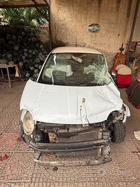 Fiat 500 incidentata