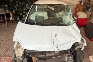 Fiat 500 incidentata