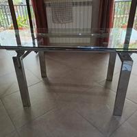 Tavolo in vetro 
