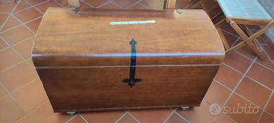Baule forziere in legno massello