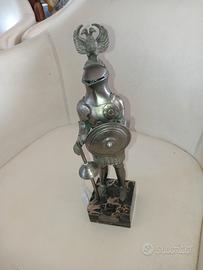 Antica scultura di cavaliere anno XIV