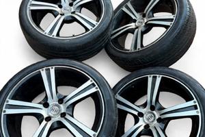 Set 4 Cerchi in Lega HR 17" 4 fori - Con Gomme
