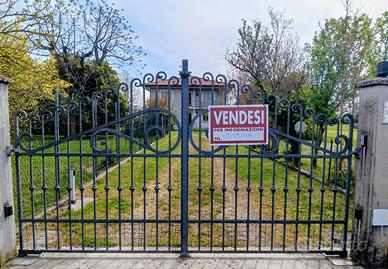 Casa singola con grande terreno pertinenziale