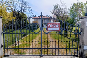 Casa singola con grande terreno pertinenziale