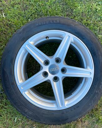 Cerchi da 16” per Audi A4 con gomme termiche