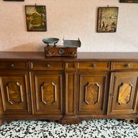 Mobile in legno con 4 ante d 4 cassetti