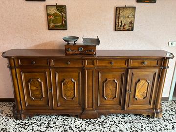 Mobile in legno con 4 ante d 4 cassetti