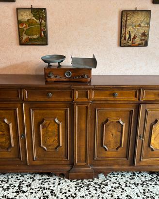 Mobile in legno con 4 ante d 4 cassetti