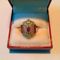 Anello Art Déco zirconi bianchi rosso rubino oro